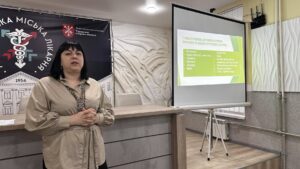 Детальніше про статтю Лекція для медичних працівників з підтримки військовослужбовців та членів їх сімей